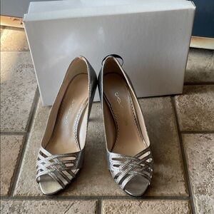 Caparros Metallic Silver dress pumps Heels size 7